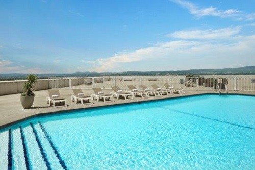 Hilton Quebec City pool